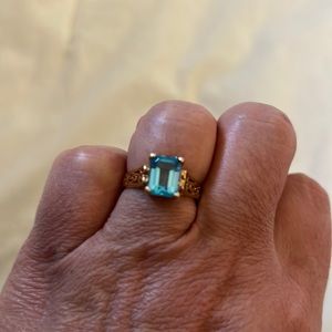 14k Aquamarine or Blue Topaz ladies ring size 7